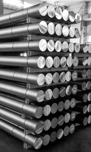 Pila de barras de metal